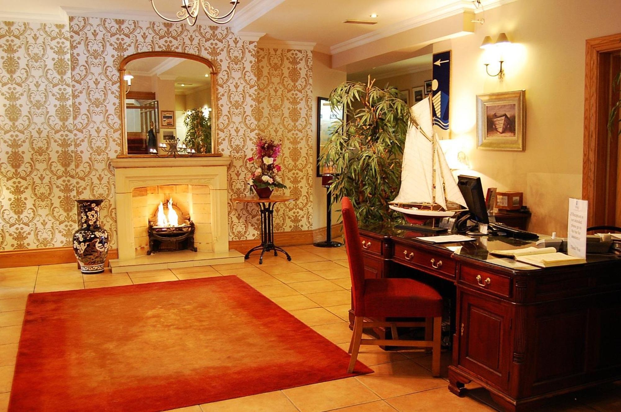 Watersedge Hotel Cobh Ngoại thất bức ảnh