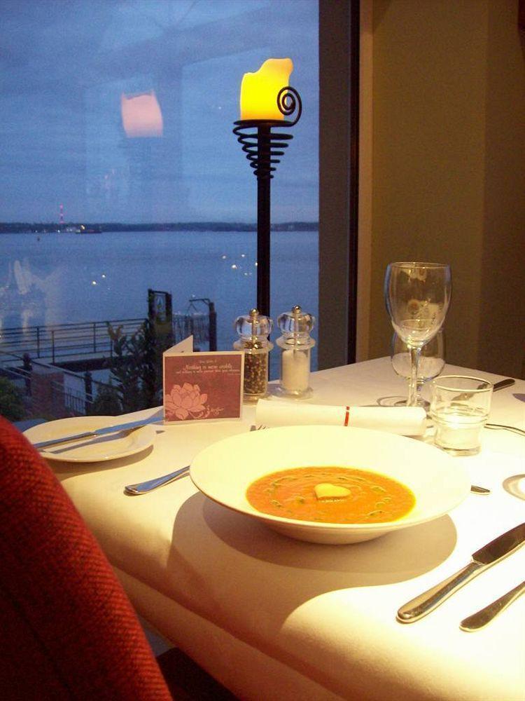 Watersedge Hotel Cobh Ngoại thất bức ảnh