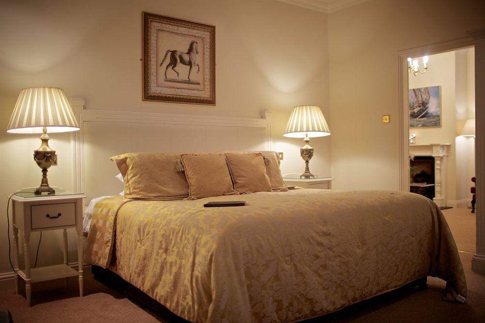 Watersedge Hotel Cobh Ngoại thất bức ảnh