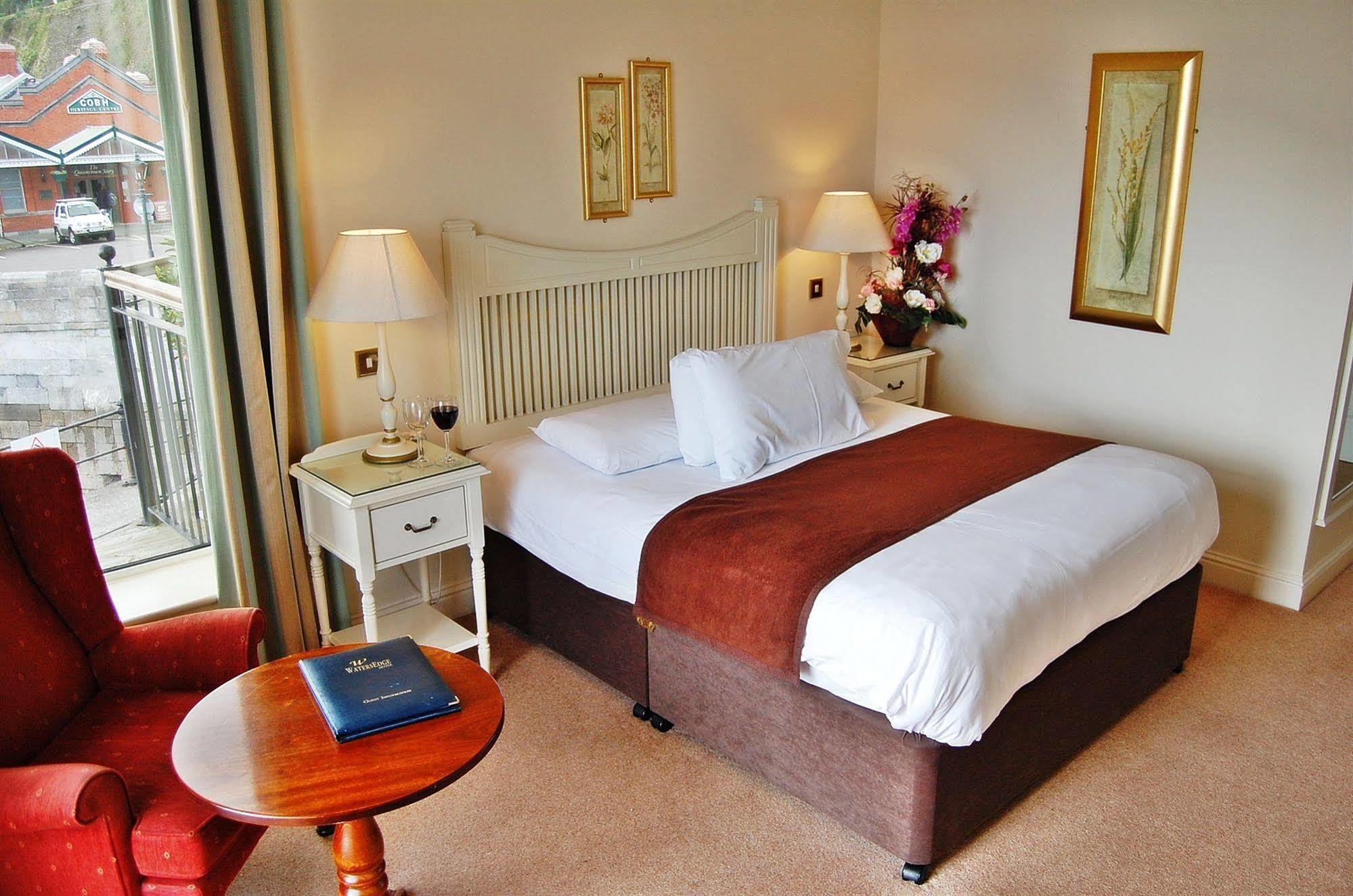 Watersedge Hotel Cobh Ngoại thất bức ảnh